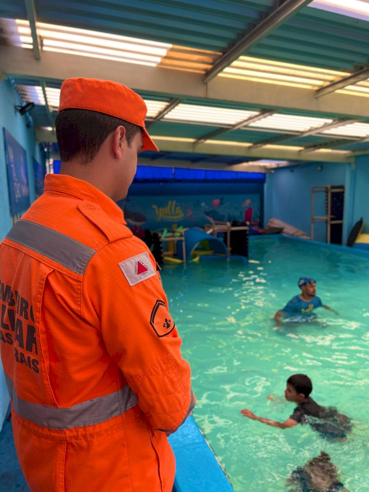 O 2° Pelotão de Bombeiros de Ituiuataba, realizou na tarde desta segunda feira 18 de Novembro, uma importante palestra educativa sobre a prevenção ao afogamento infantil, abordando medidas essenciais para proteger as crianças em ambientes aquáticos.