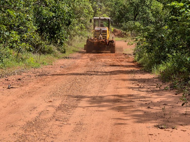 EMMAG intensifica serviços nas estradas rurais para garantir segurança no transporte escolar