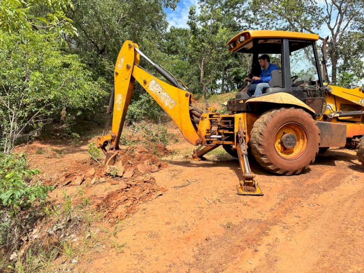 EMMAG intensifica serviços nas estradas rurais para garantir segurança no transporte escolar